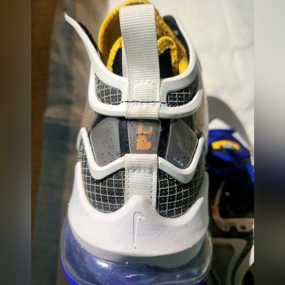 Nike LeBron 19 Hardwood Classic size 9.5 Mens - Picture 13 of 16